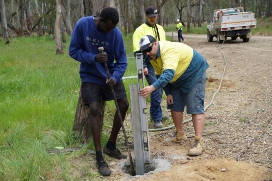 Shepparton High students helping Parks Victoria staff at Shepparton Weir - a focus area for the RiverConnect Land Management Working Group